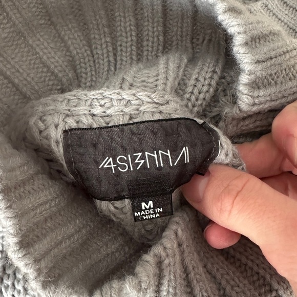 4 Sienna Gray Knit Cold Shoulder Sweater - Picture 7 of 8